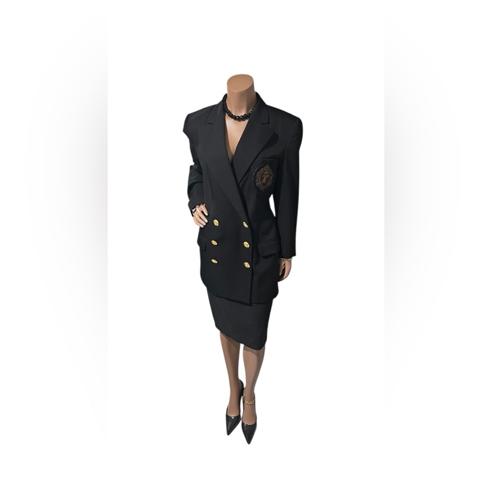 Chic Black Blazer with Gold Accents Vintage Y2K Trending, Stunningly Gorgeous☑️ - Picture 4 of 12